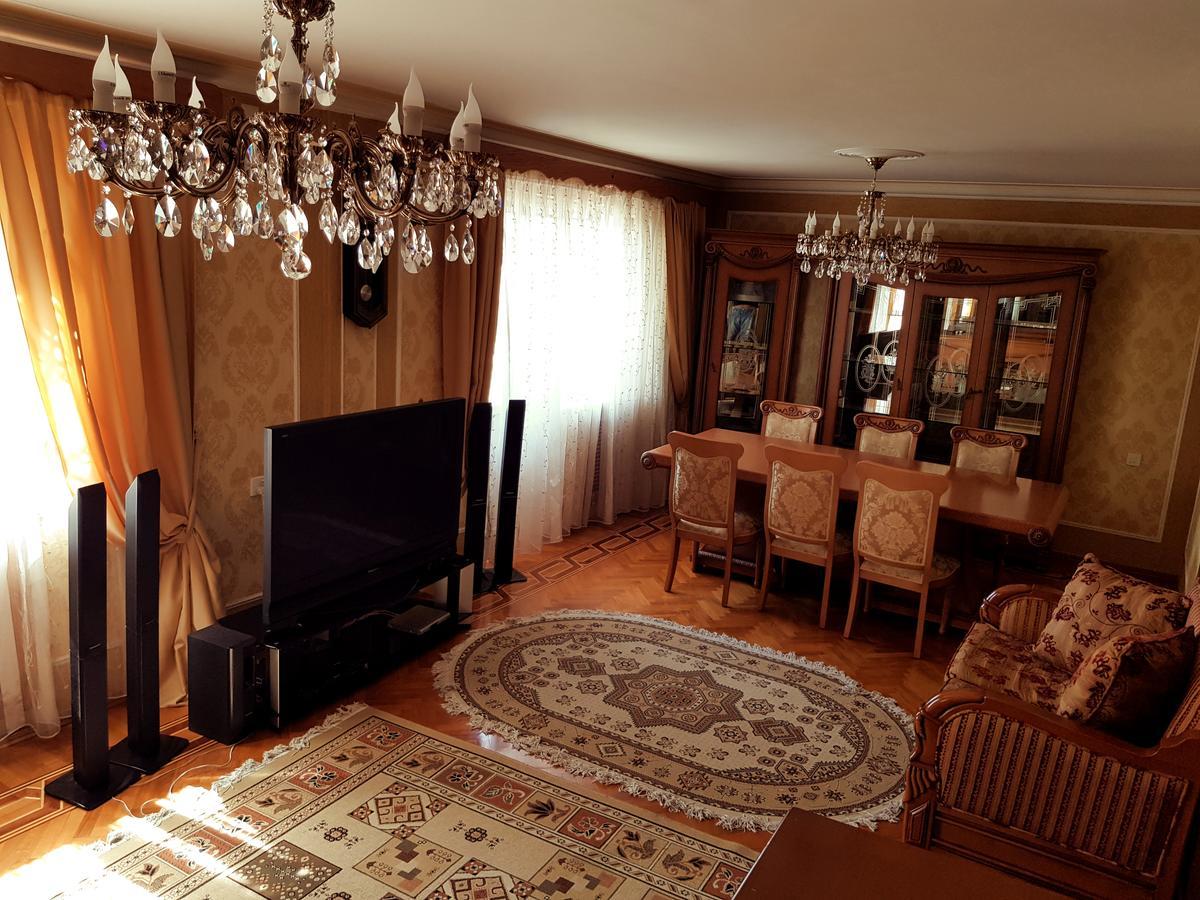 Gold Wall Apartment Baku Exteriör bild